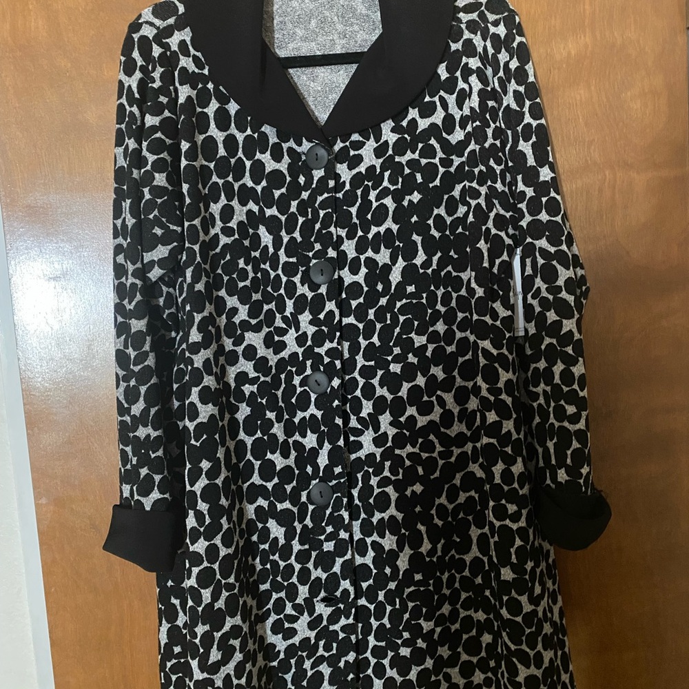 Dot Swing Coat with buttons